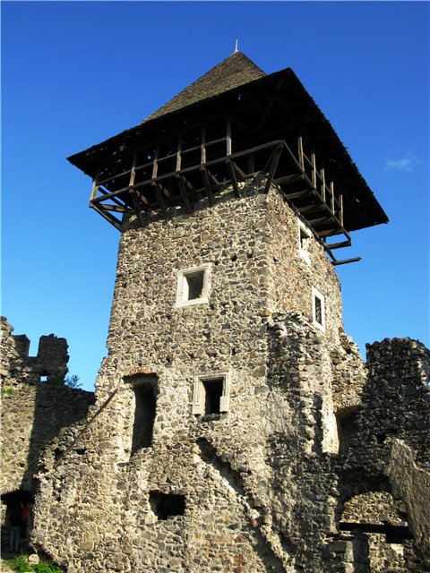 основна вежа Невицького замку